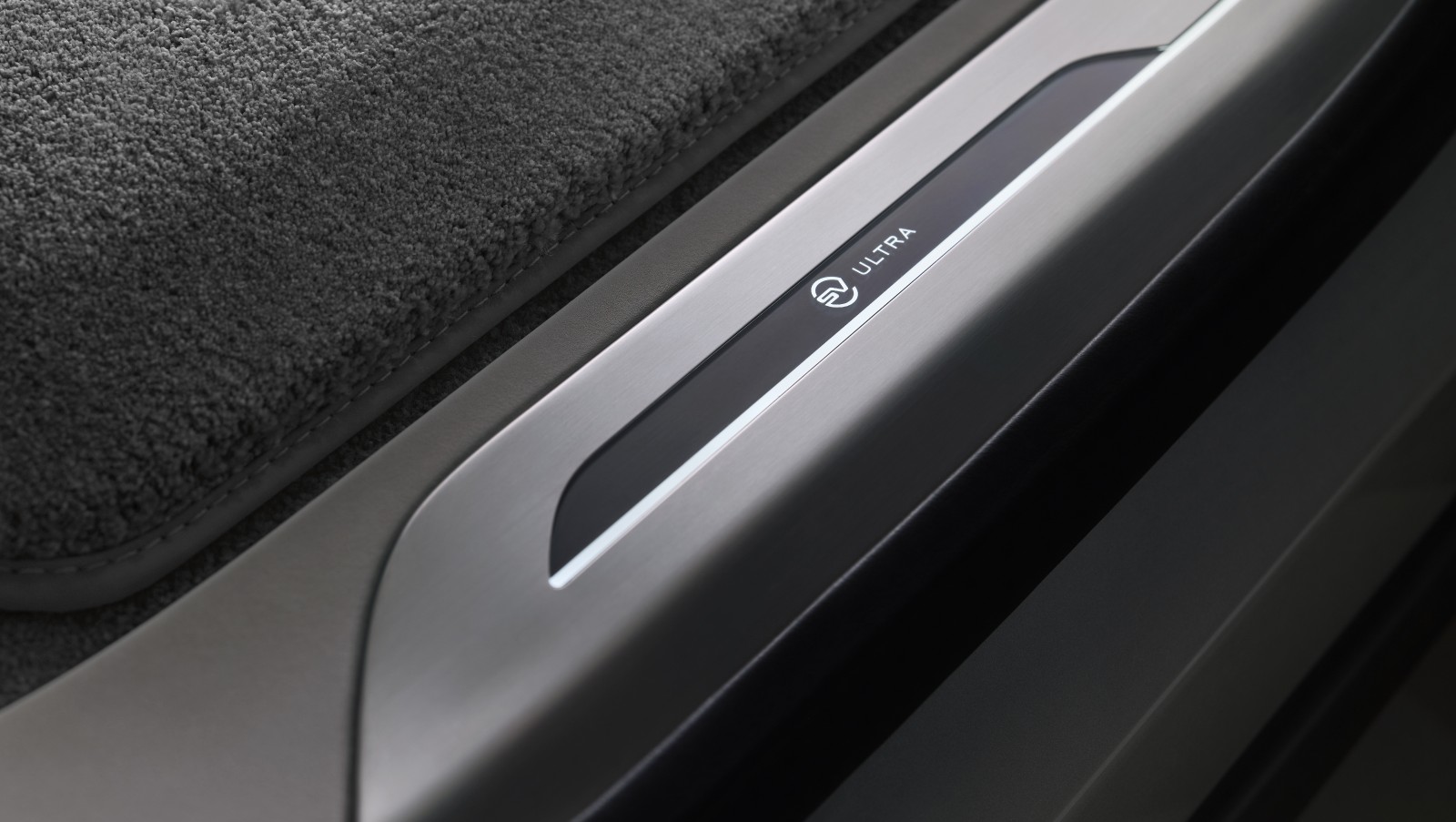Range Rover SV Ultra Pushes the Flagship SUV Further Into Luxury Territory